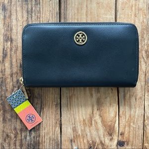 Tory Burch Robinson zip continental Wallet Black NWT